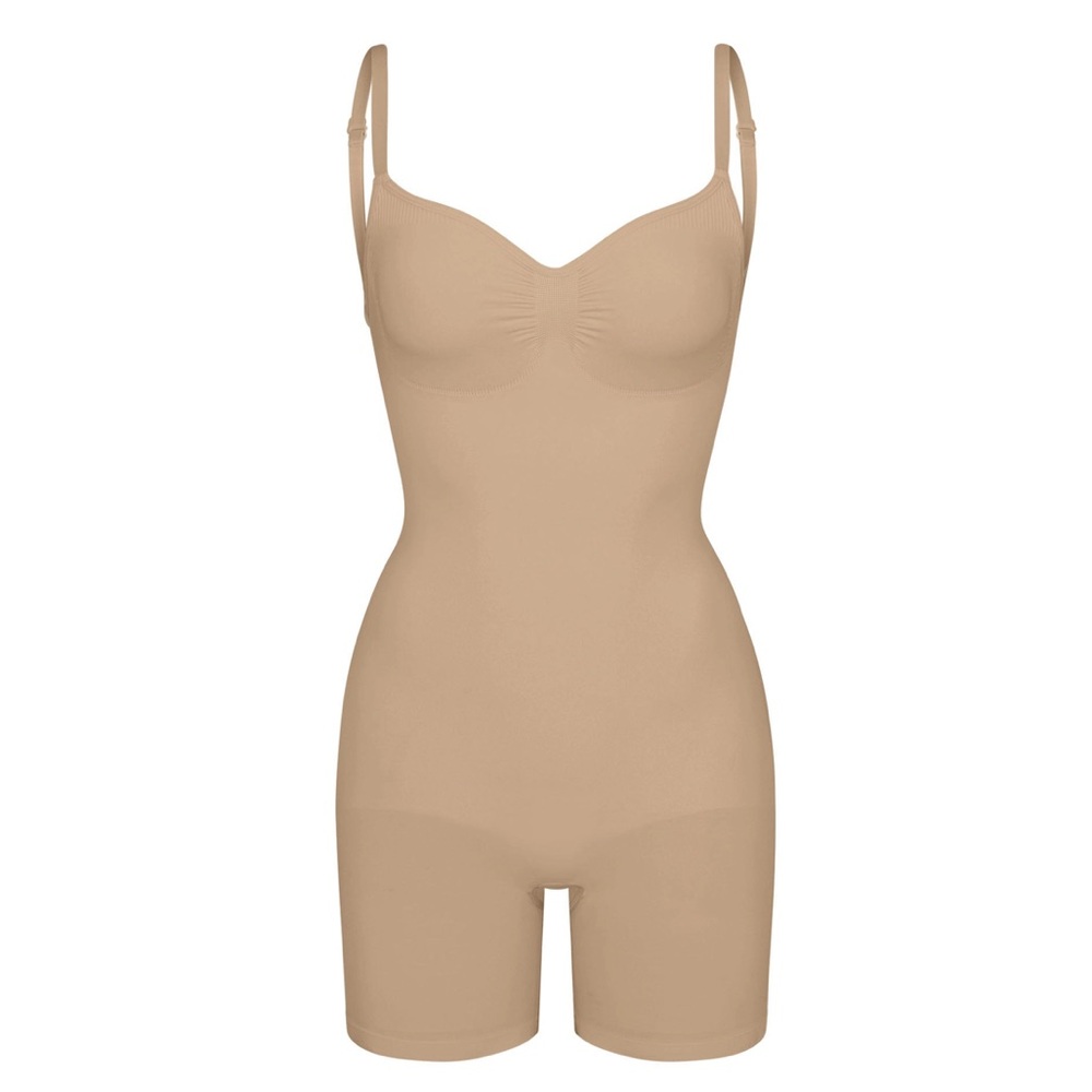 SKIMS ✨- SEAMLESS SCULPT LOW BACK MID THIGH BODYSUIT - (SMALL)(BNWT)(Color:CLAY)